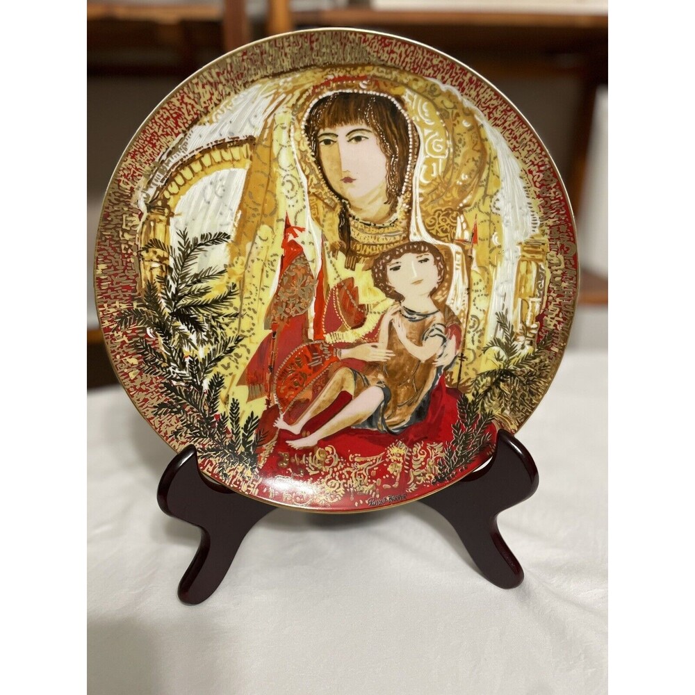 Anna Peranna "Madonna And Child" Plate is numbered 125/5000